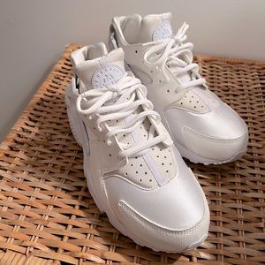 WOMEN'S NIKE AIR HUARACHE SHOES